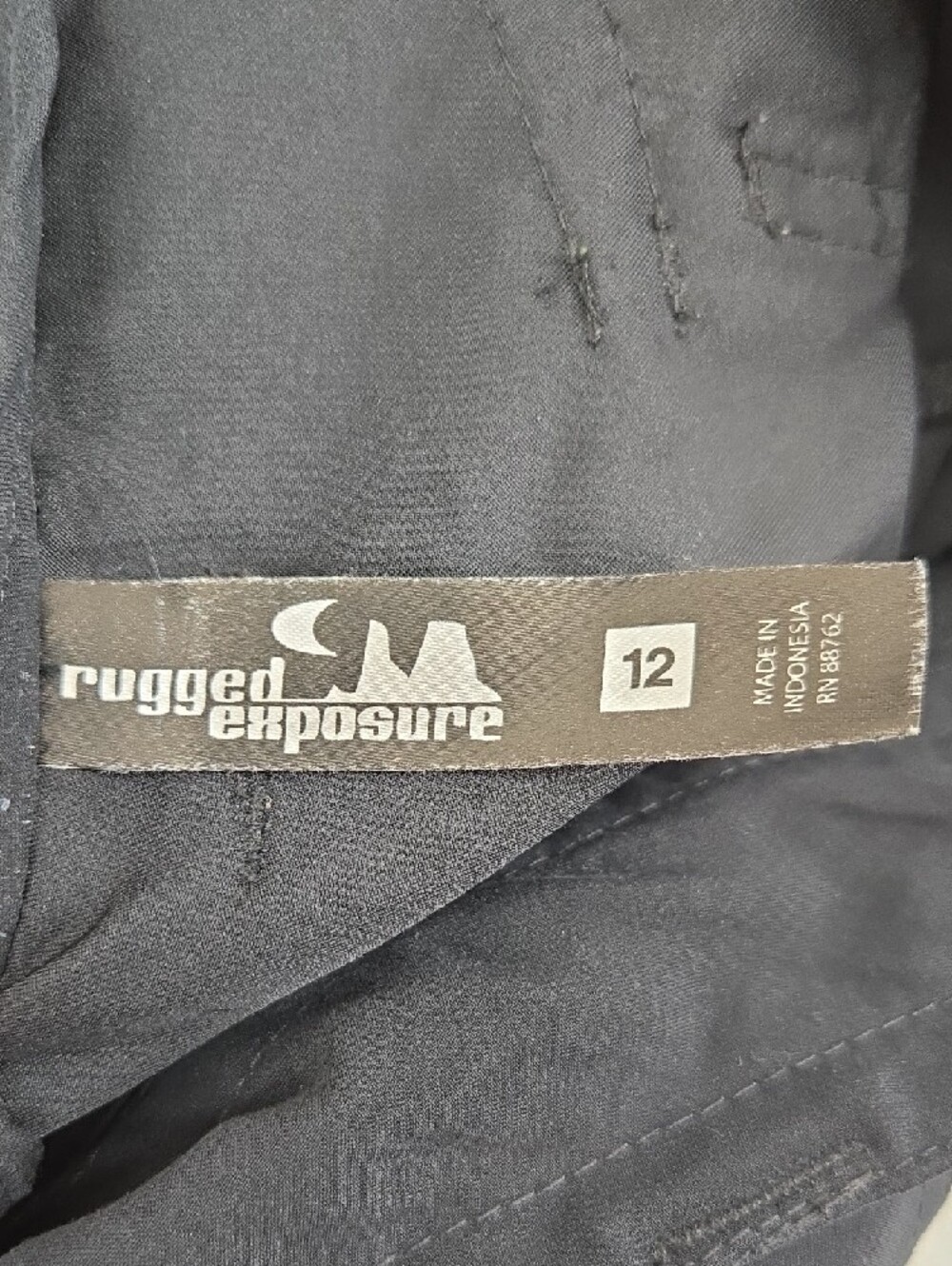 Women’s Black Straight-Leg Cargo Pants with Zip-Off Legs - Picture 11 of 13
